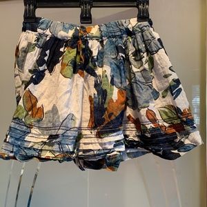 SKIRT ABERCROMBIE AND FITCH FLORAL DETAILED HEM FULL ELASTIC WAIST SHORT SIZE MD